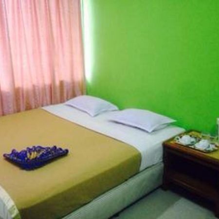F Hotel Sungai Dua Bukit Kültér fotó
