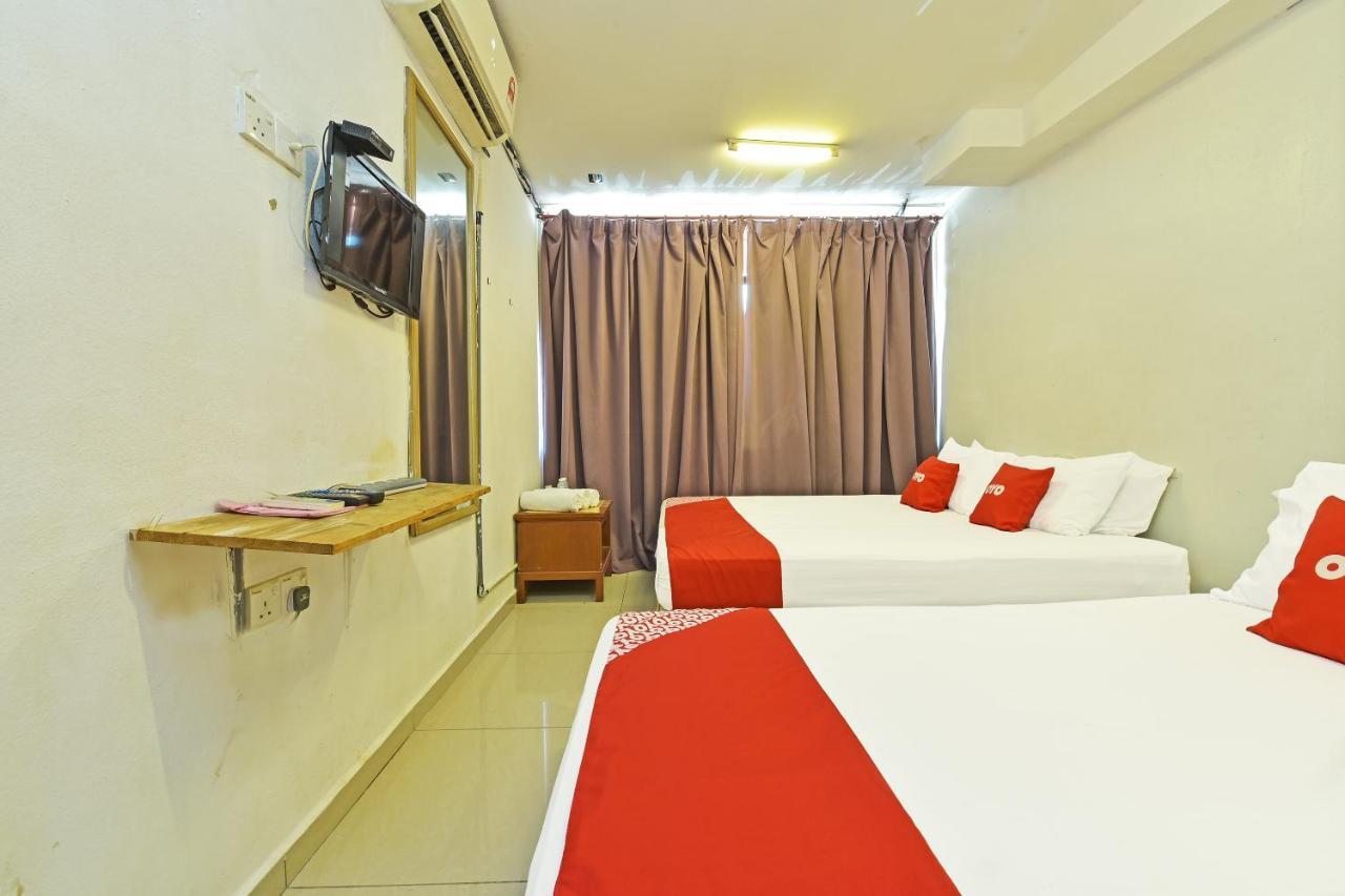 F Hotel Sungai Dua Bukit Kültér fotó