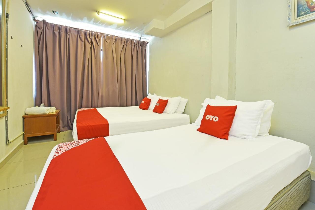 F Hotel Sungai Dua Bukit Kültér fotó