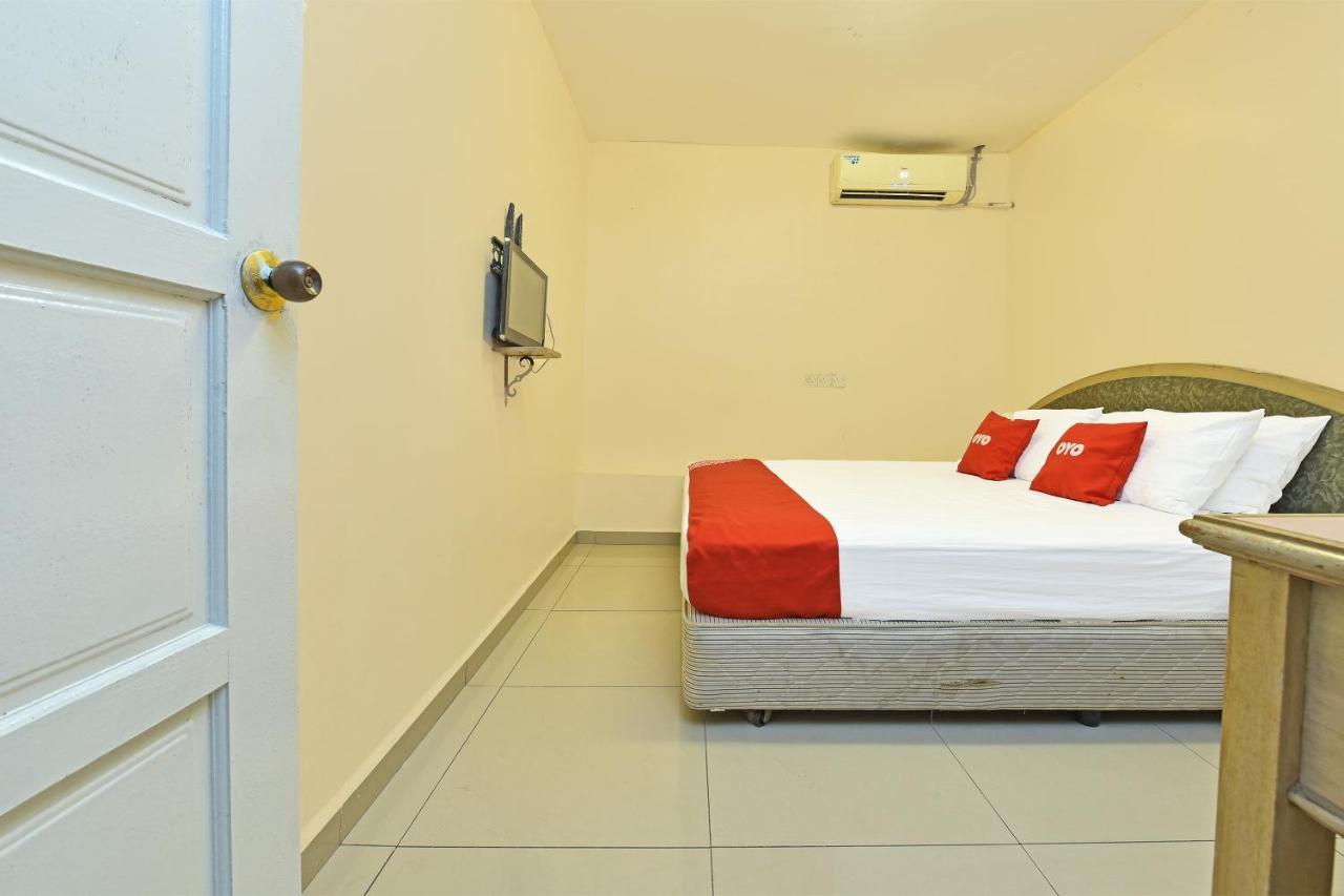 F Hotel Sungai Dua Bukit Kültér fotó