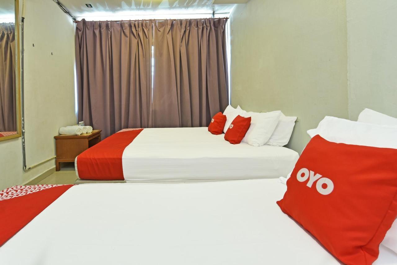 F Hotel Sungai Dua Bukit Kültér fotó