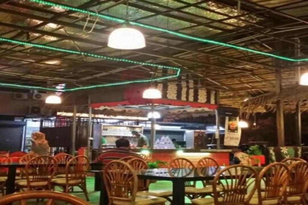 F Hotel Sungai Dua Bukit Kültér fotó