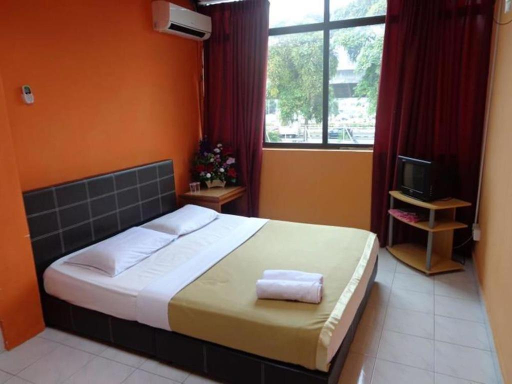 F Hotel Sungai Dua Bukit Kültér fotó