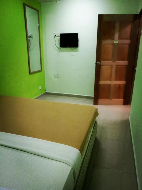 F Hotel Sungai Dua Bukit Kültér fotó