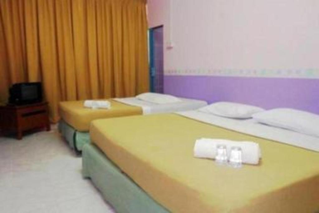F Hotel Sungai Dua Bukit Kültér fotó