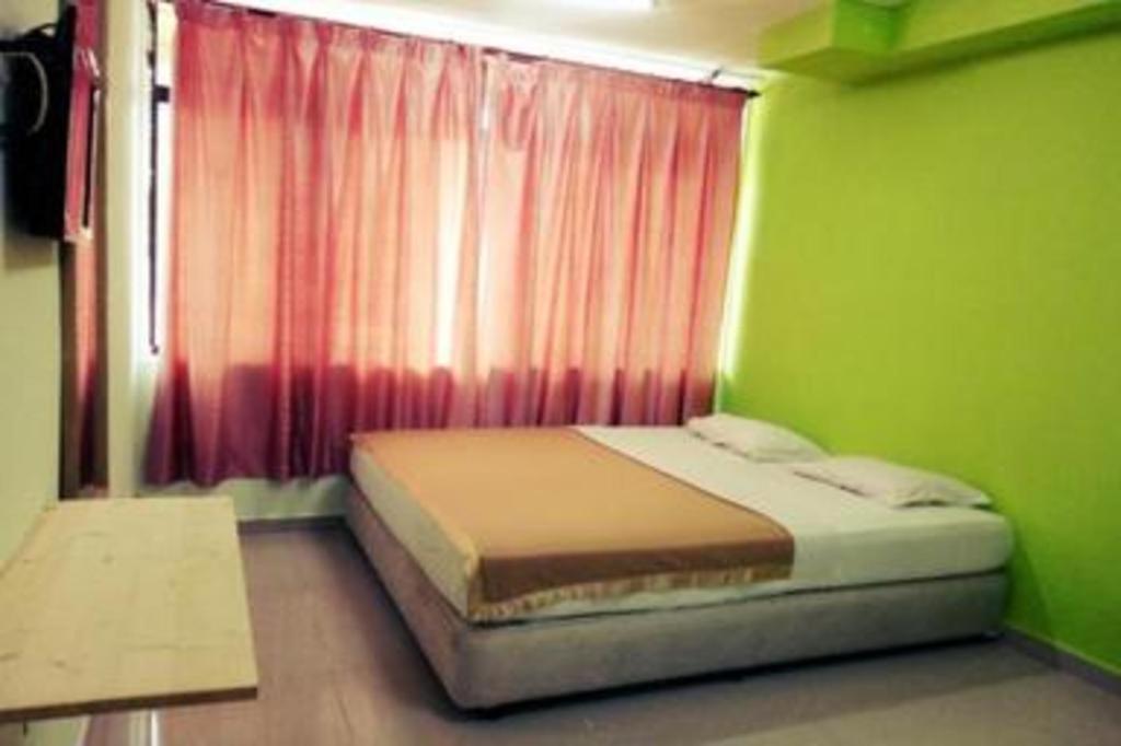 F Hotel Sungai Dua Bukit Kültér fotó