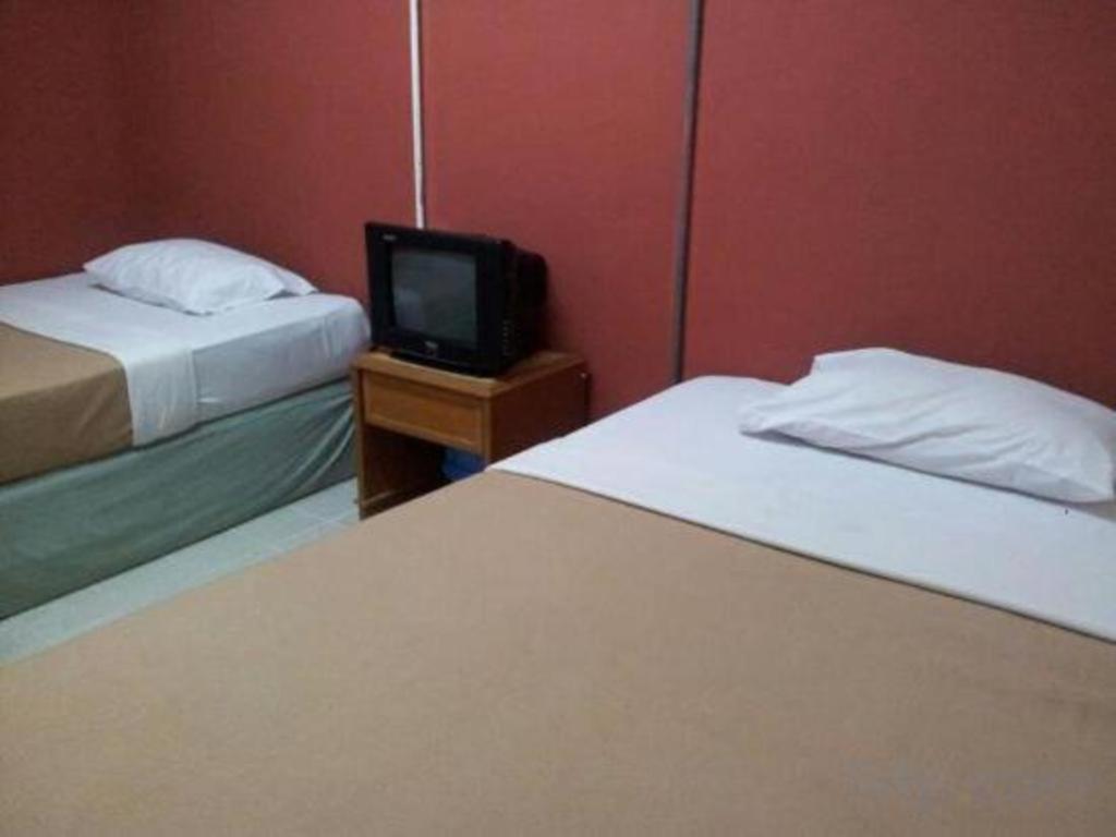 F Hotel Sungai Dua Bukit Kültér fotó