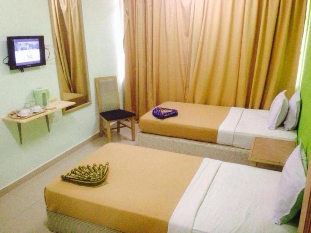 F Hotel Sungai Dua Bukit Kültér fotó