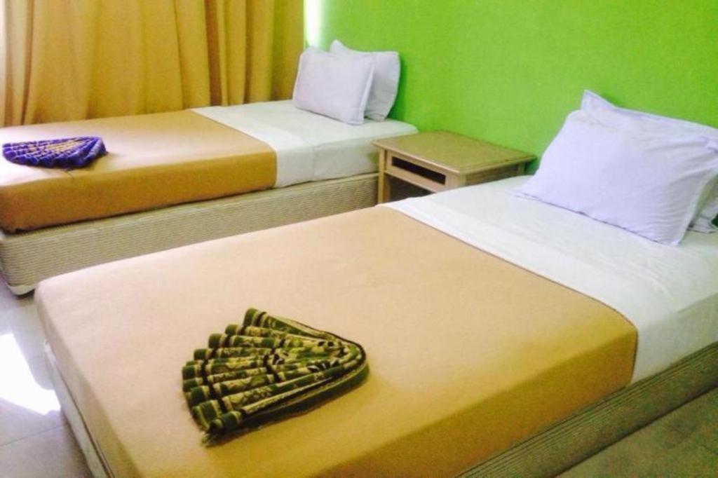 F Hotel Sungai Dua Bukit Kültér fotó